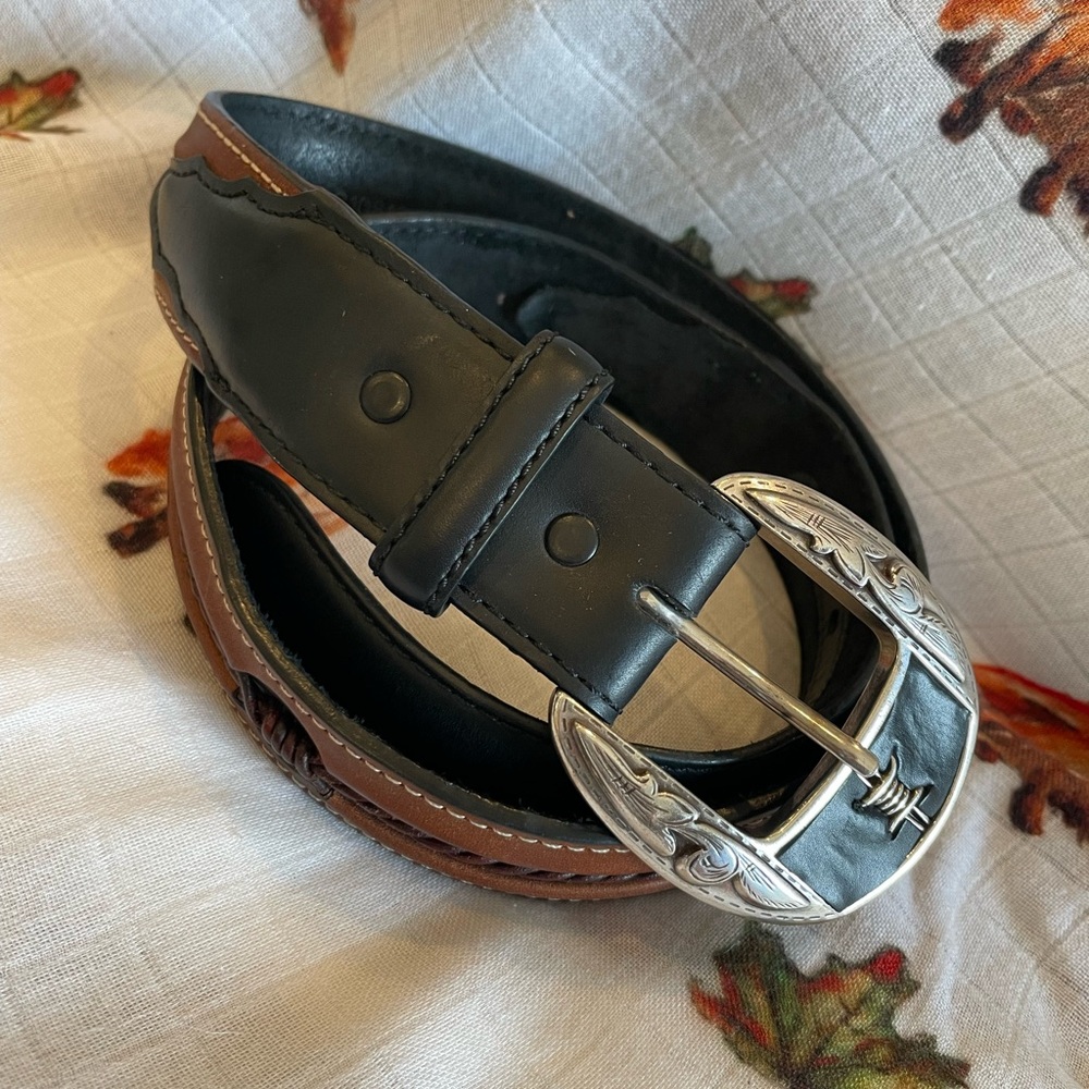 Justin Western Leather Belt with Silver Buckle Barb wire Detailing sz 32 - Picture 2 of 6